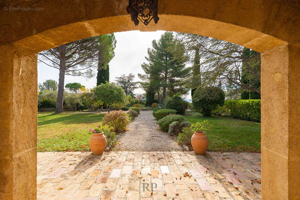 Demeure de prestige de 285 m2 - Aix-en-Provence - photo 5