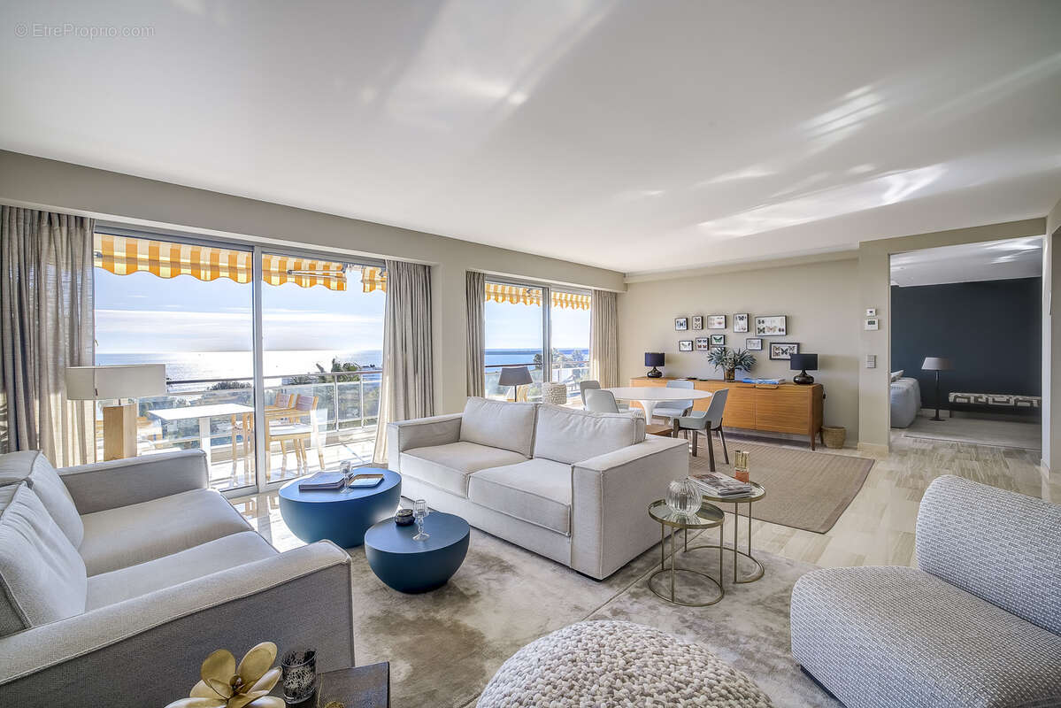 Appartement à VALLAURIS