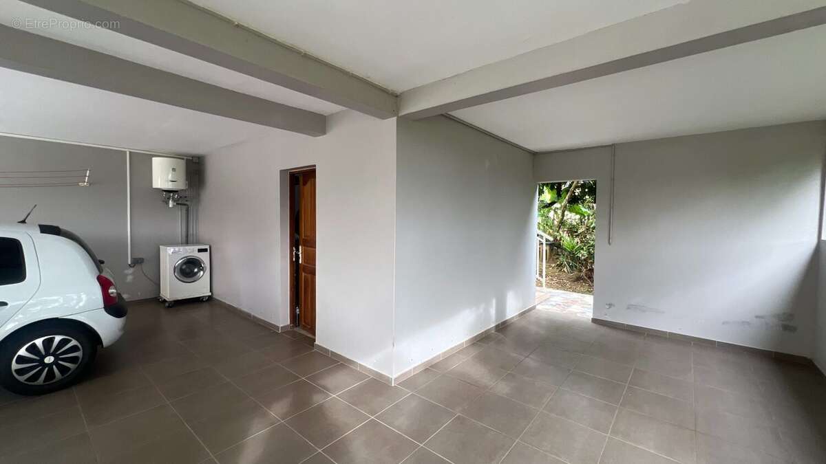 Maison 113 m² à Riviere-Salee  - photo 6