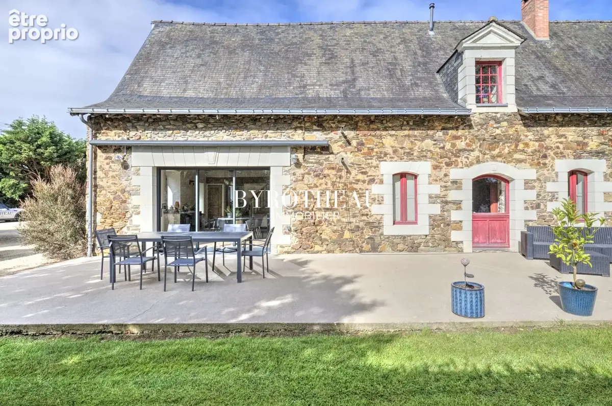Maison 8 pièces 295 m² à vendre à Segre (49500) - photo 7