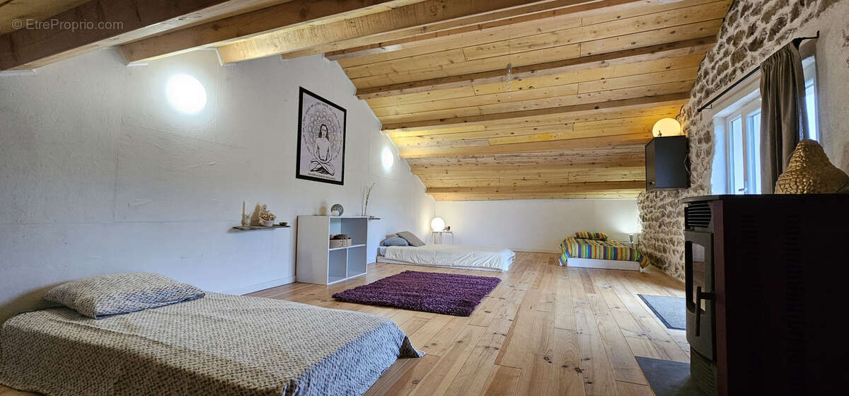 Maison à LE LAC-D&#039;ISSARLES