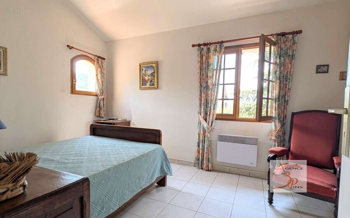 Maison à COLLOBRIERES