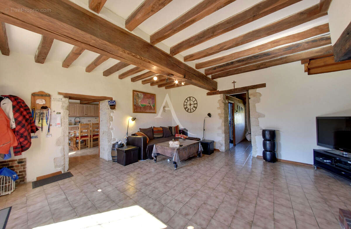 Maison à POILLY-SUR-THOLON