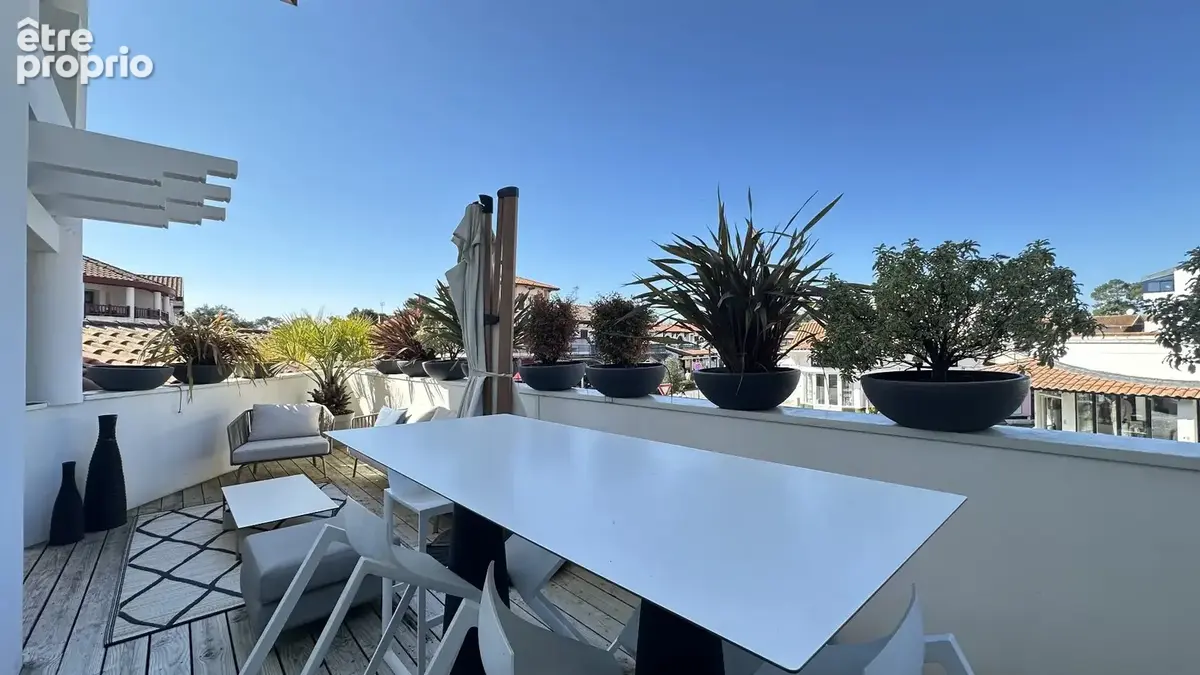Centre Ville Hossegor, emplacement exceptionnel, appartement de 100m2 avec terrasse de 55 m2 - photo 4