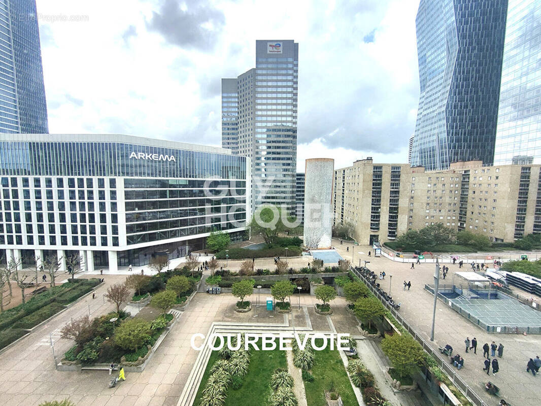 Appartement à COURBEVOIE