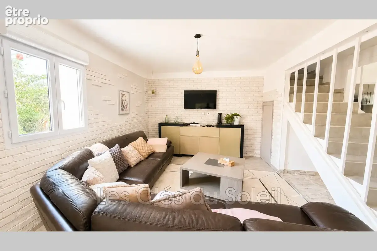 Maison 147 m² à Camps-La-Source  - photo 6