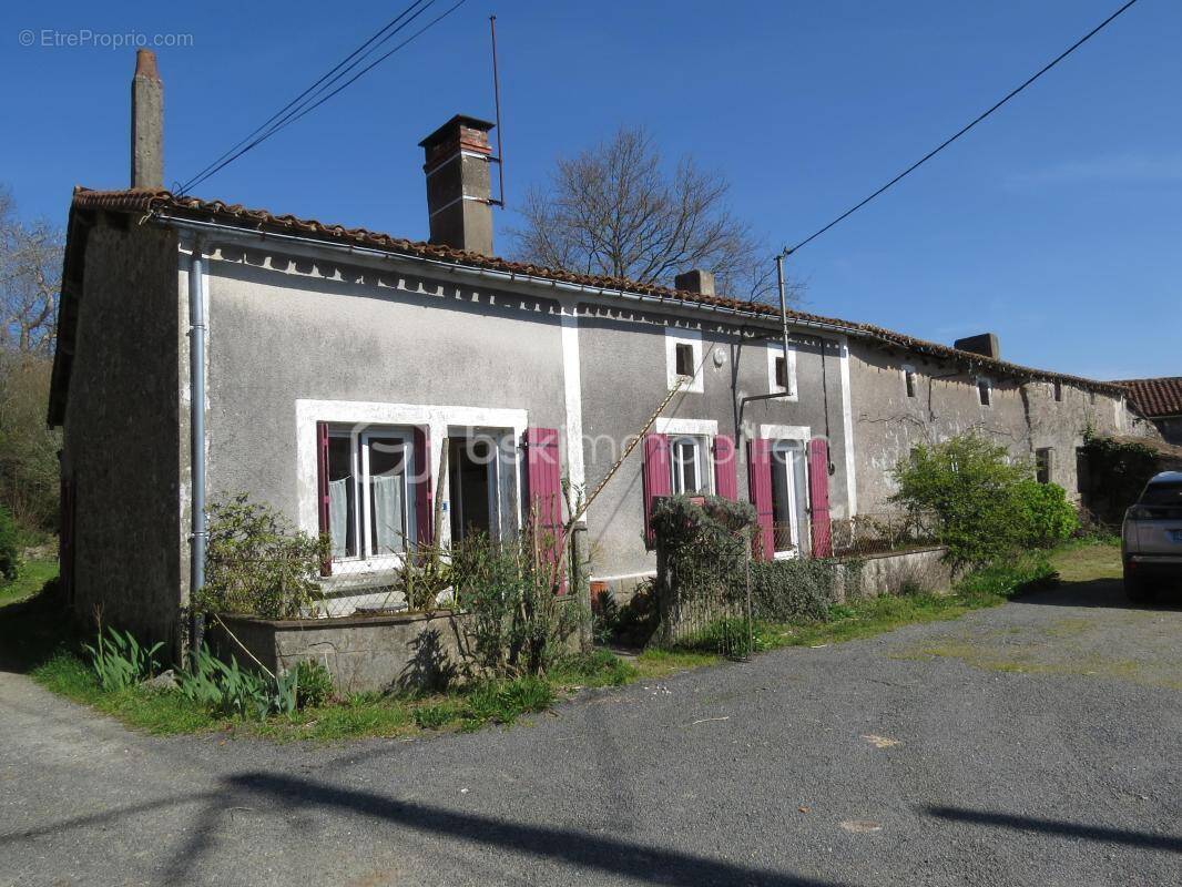 Maison à SECONDIGNY