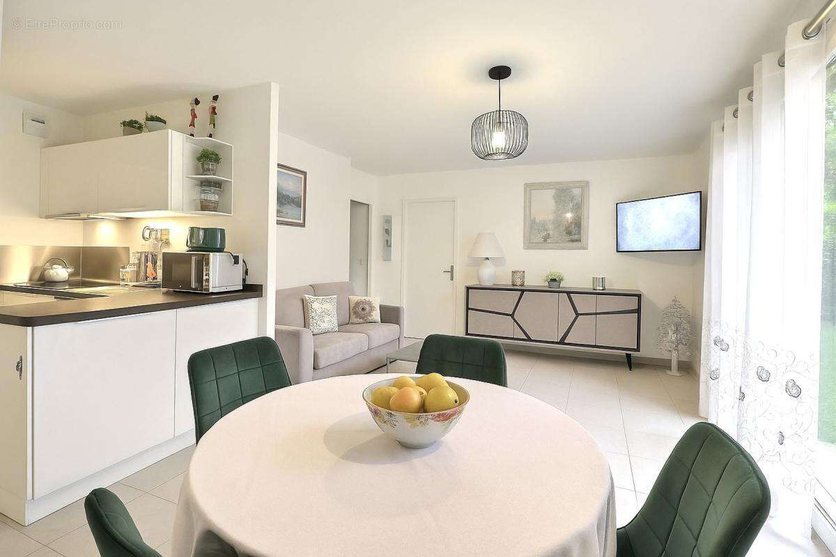 Appartement à LES CLAYES-SOUS-BOIS