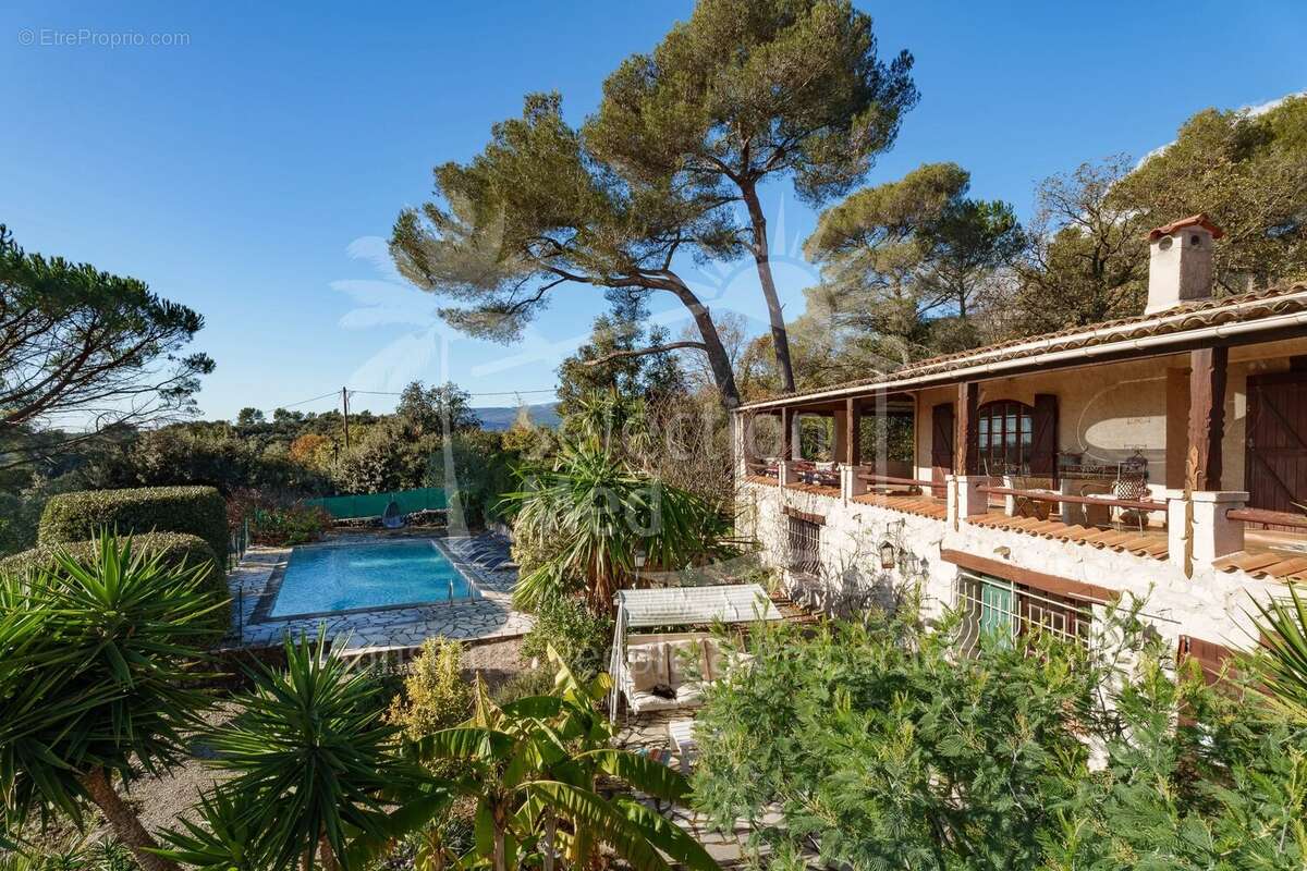 Maison à TOURRETTES-SUR-LOUP