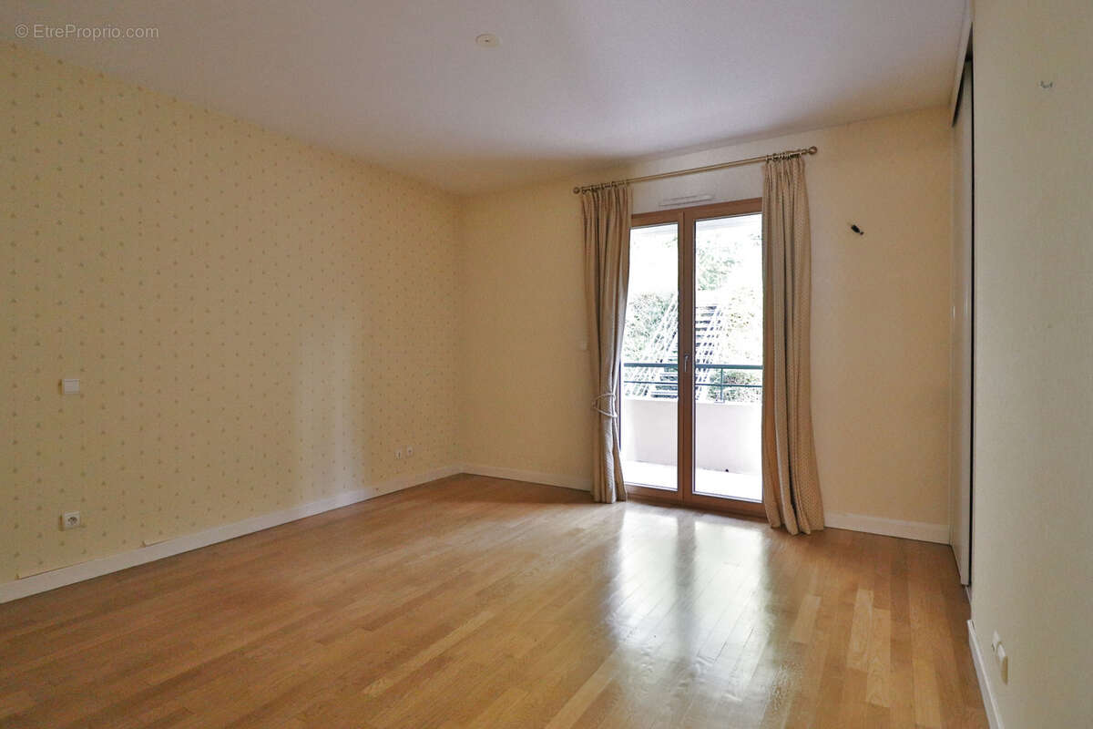 Appartement à CHARBONNIERES-LES-BAINS