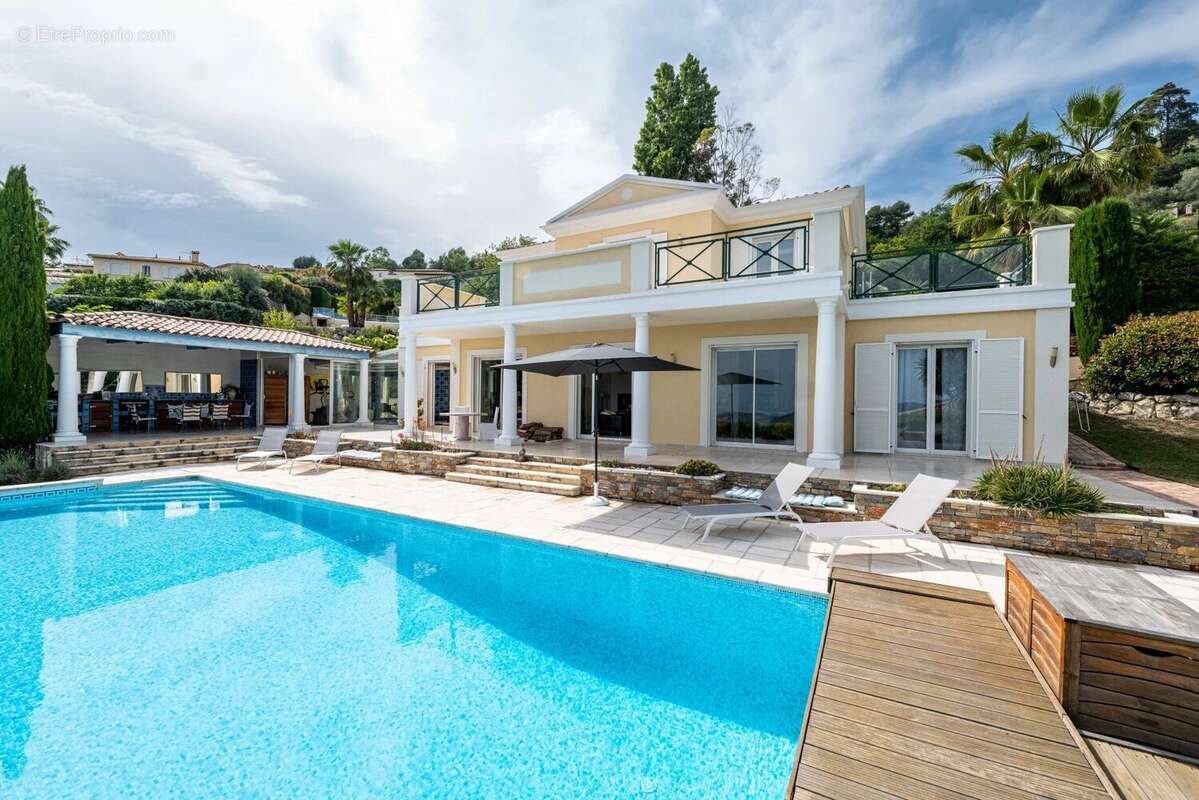 Falicon - Villa 7 pièces avec piscine chauffée, jardin 1350m², garage - photo 3