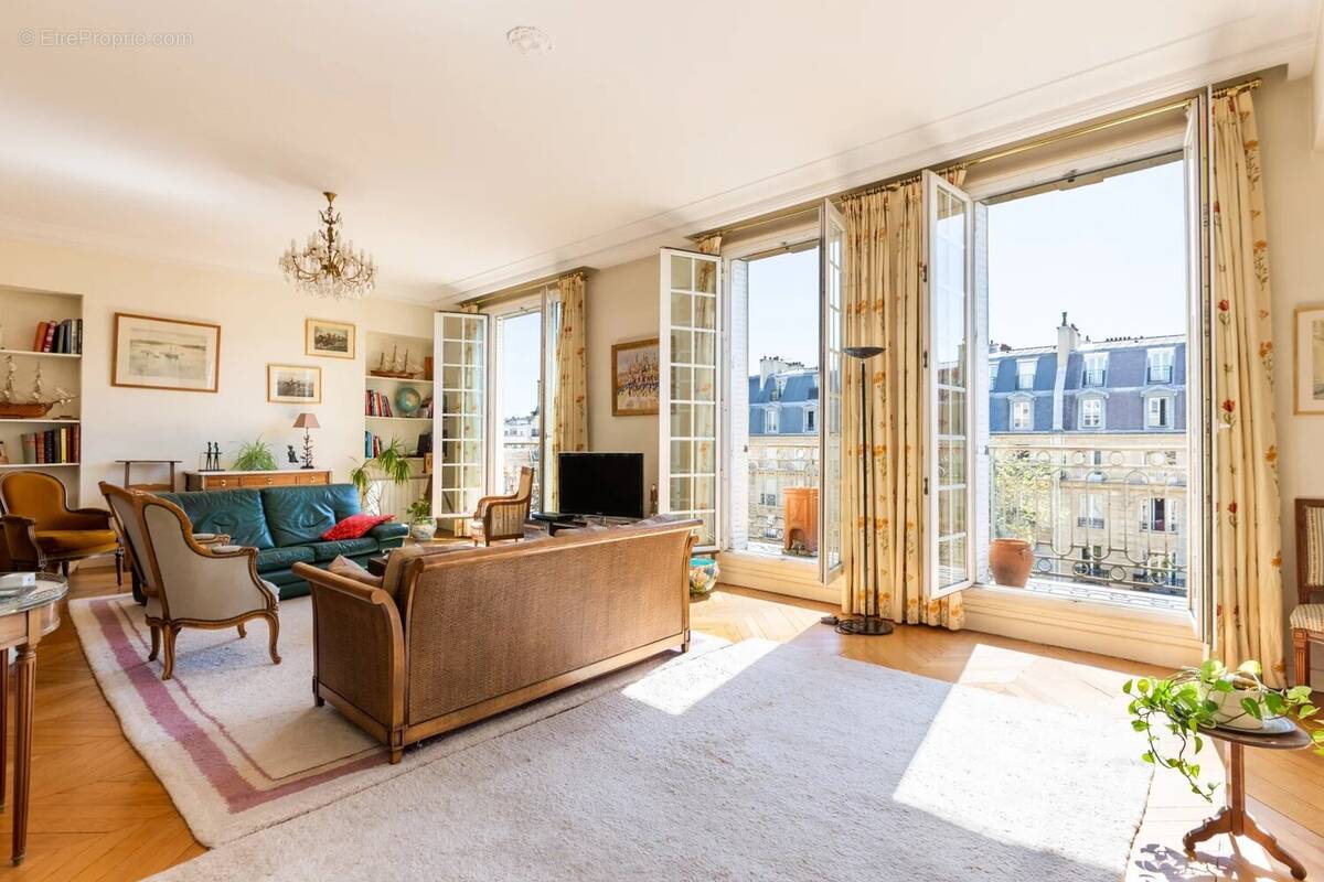 Appartement à PARIS-17E