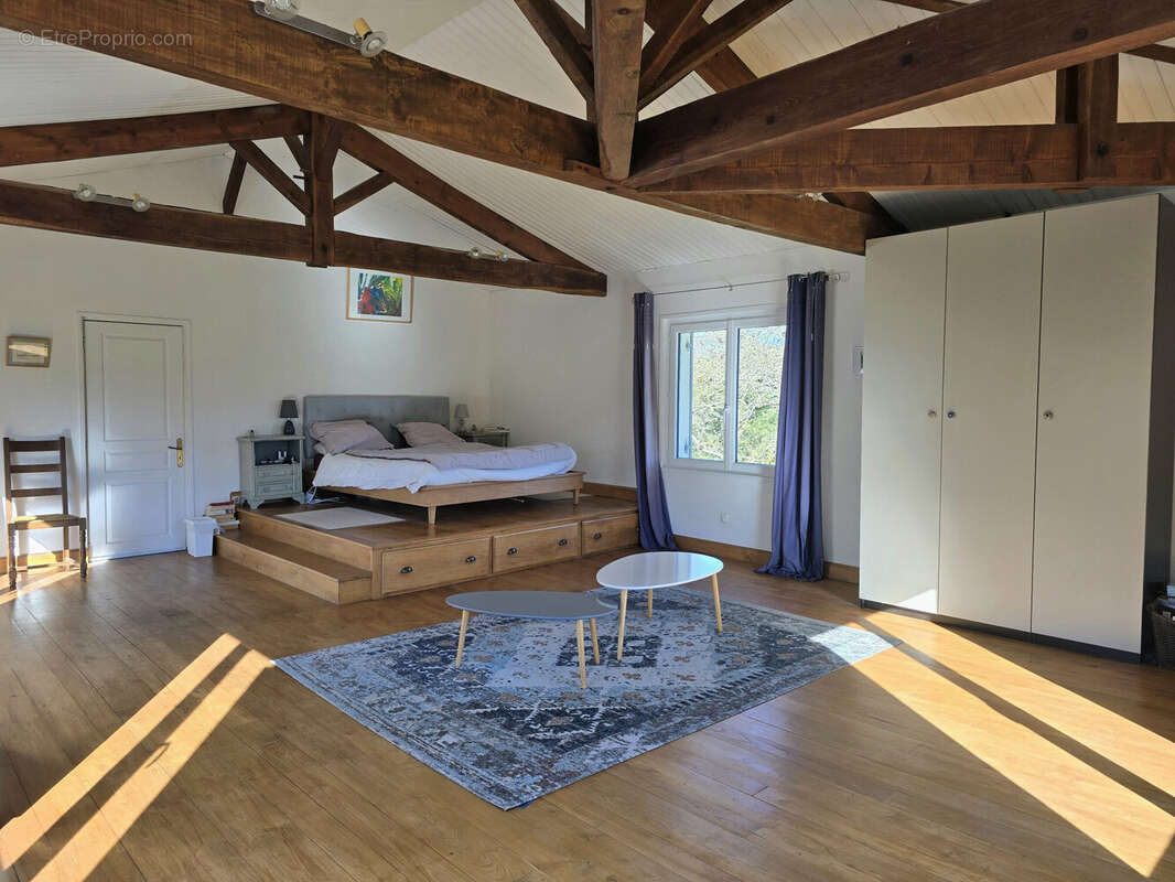 Maison 254 m² à Chalais  - photo 9