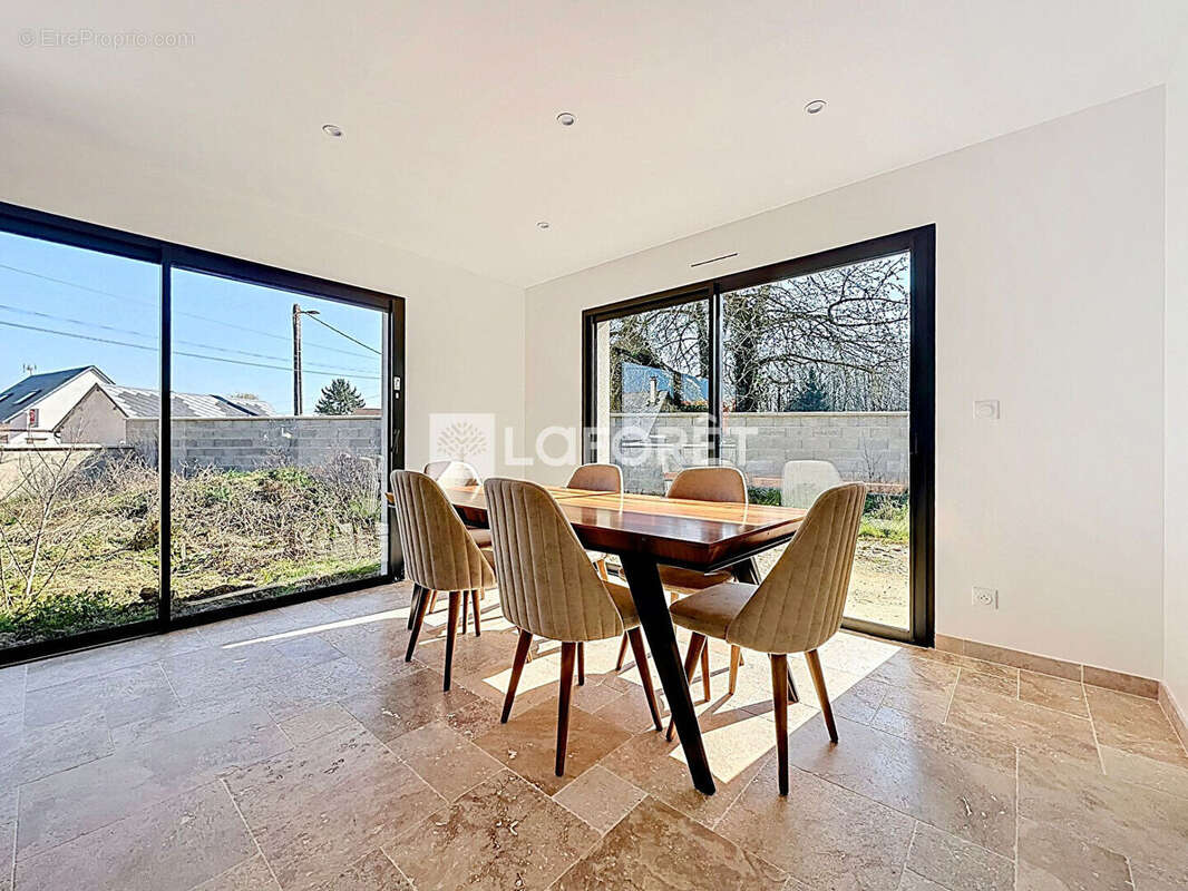 Maison à FONTAINE-LA-GUYON