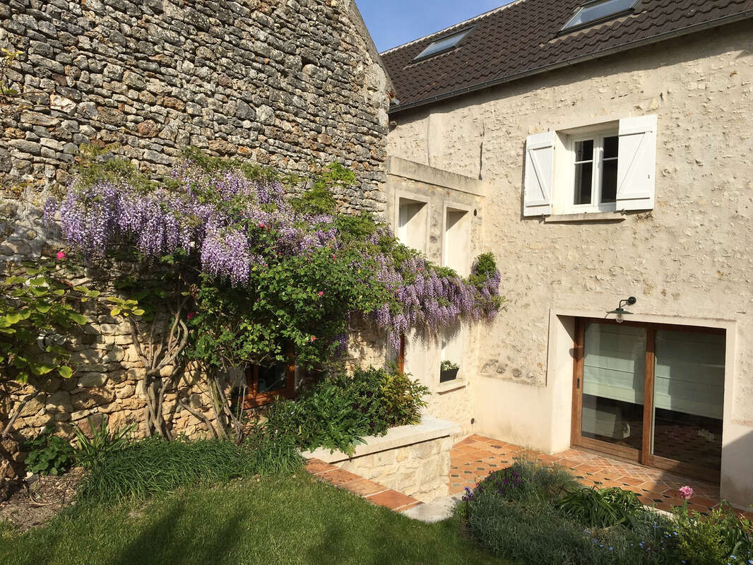 Maison à CRESPIERES