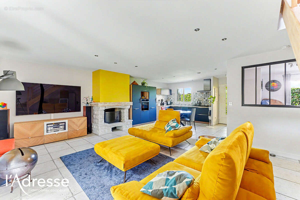 Exclusivité l'Adresse Immobilier - Cugnaux - Maison de 168 m2 avec Garage et piscine Couverte sur un terrain de 552m². - photo 2