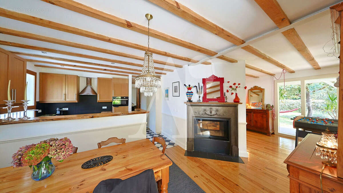 Maison à SAINT-JULIEN-EN-BORN