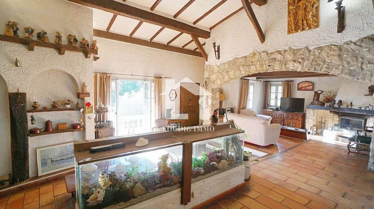 Maison à TOURRETTES-SUR-LOUP