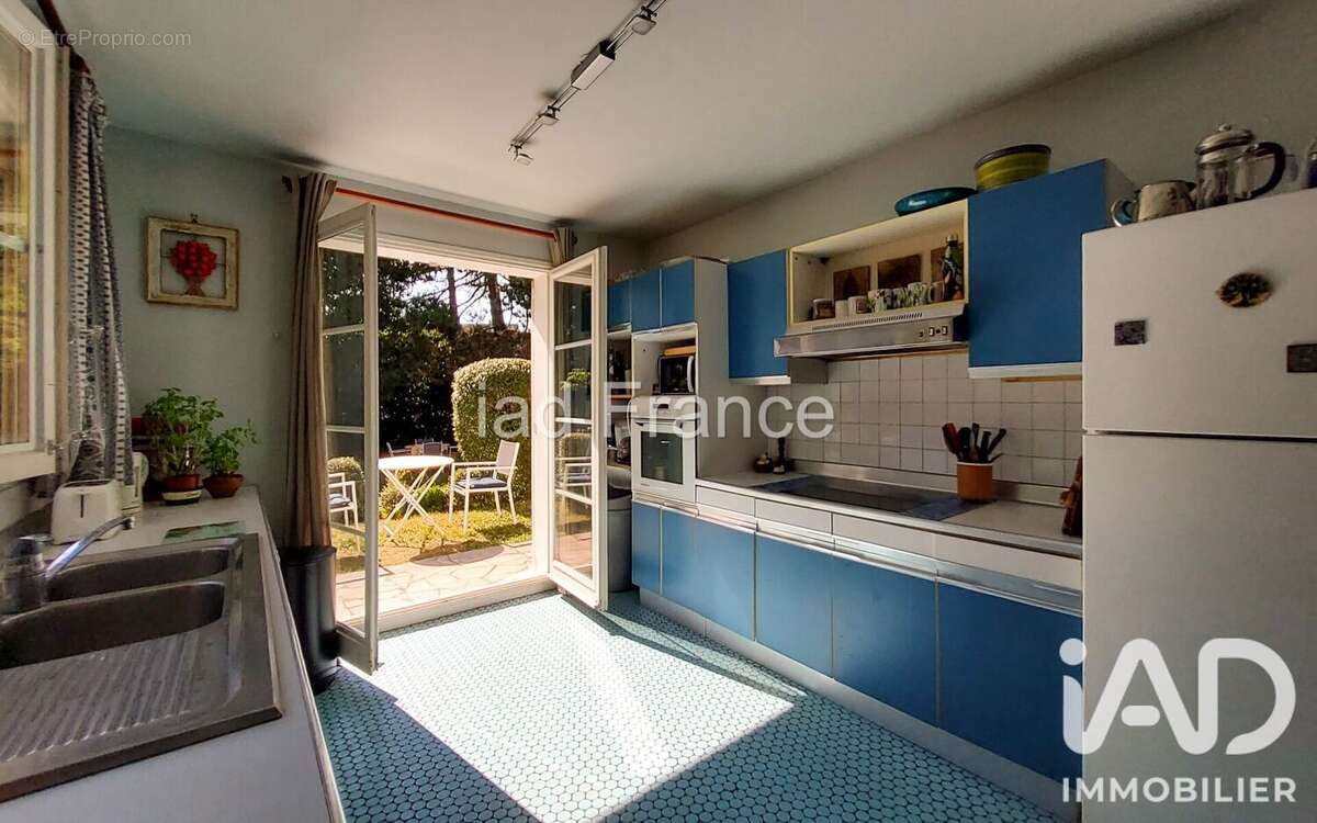 Maison 250 m² à Chavenay  - photo 6
