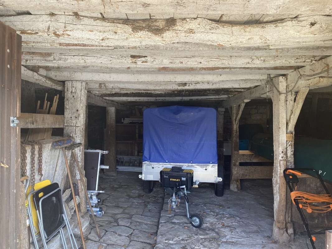 Terrain à PEROLS-SUR-VEZERE