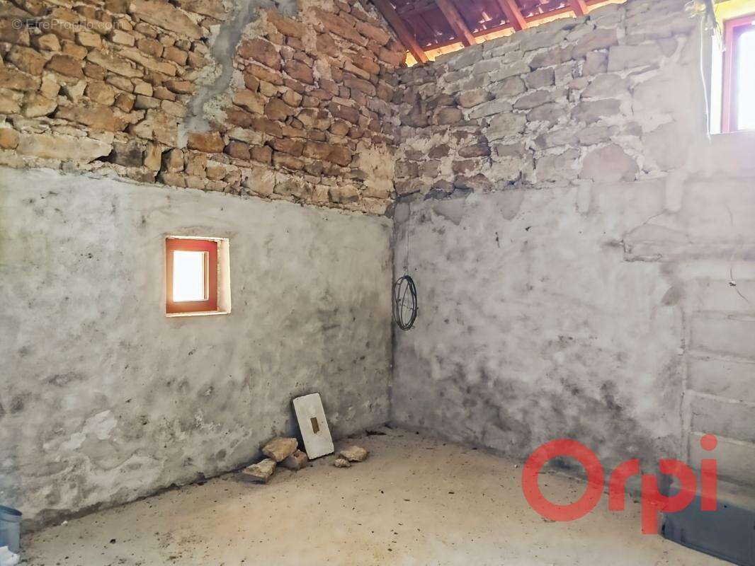 Maison Rustique en pleine nature - À Vendre à COULEUVRE-CÉRILLY - photo 6