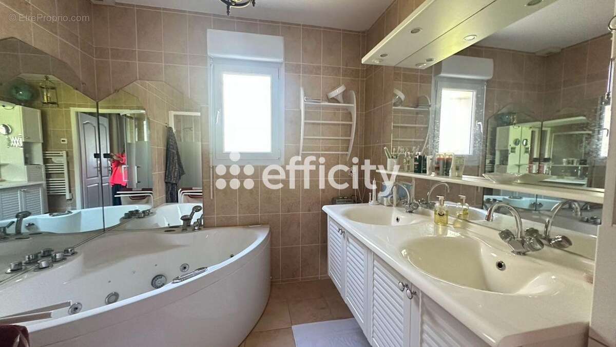 Maison à SAINT-CYR-SUR-LOIRE