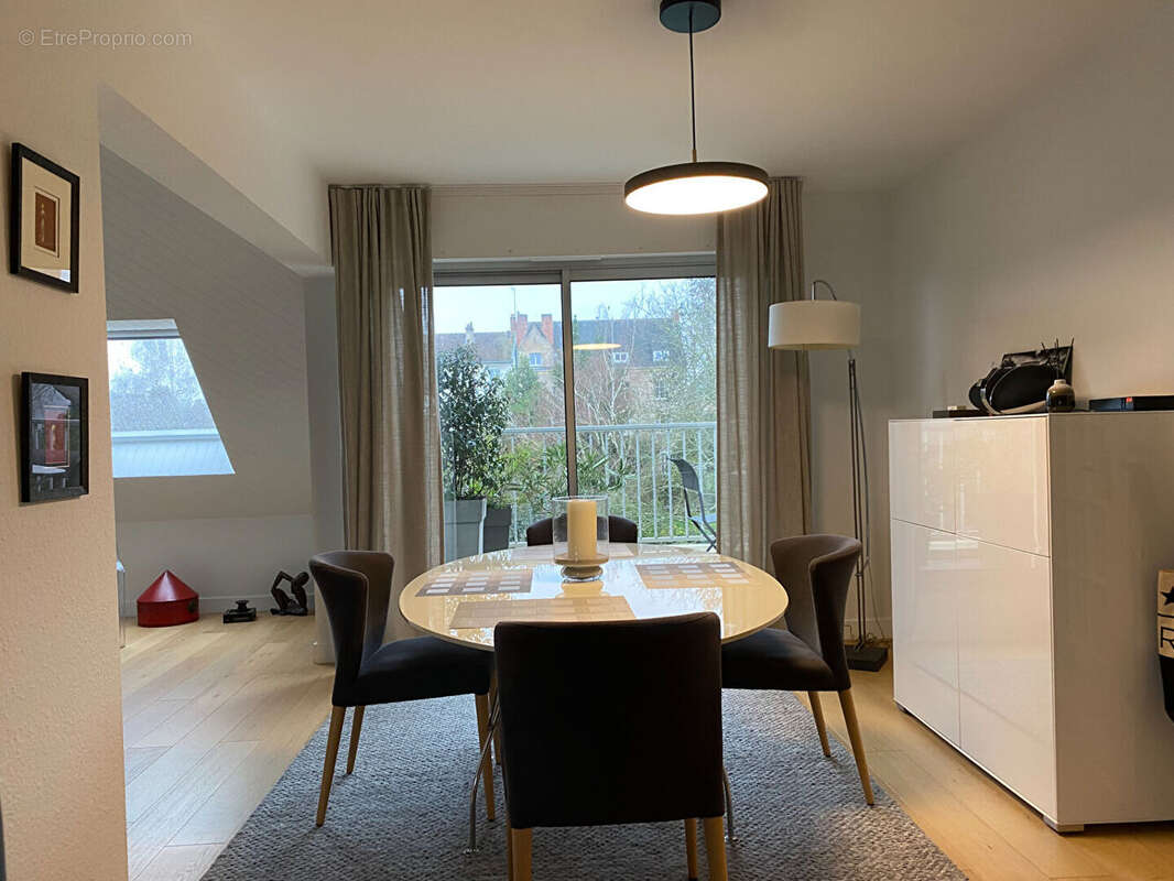 Appartement T4 en duplex de 101.44 m²  (111.65 m² au sol) au dernier étage avec terrasse et garage double. - photo 4
