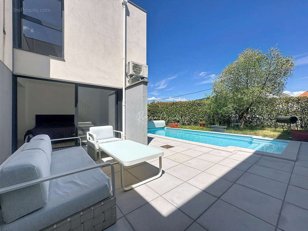 Maison f4 99 m2 centre ville avec garage et piscine - photo 2
