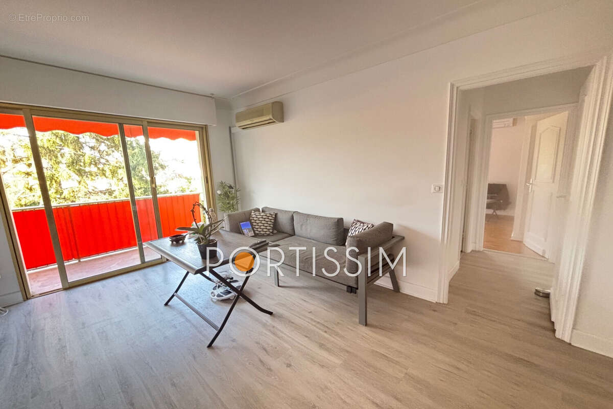 Appartement à SAINT-LAURENT-DU-VAR
