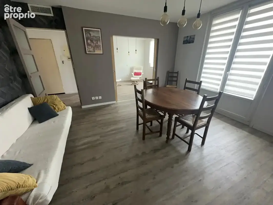 Appartement F3, 1 er étage sur 3, grand balcon, cave - photo 2
