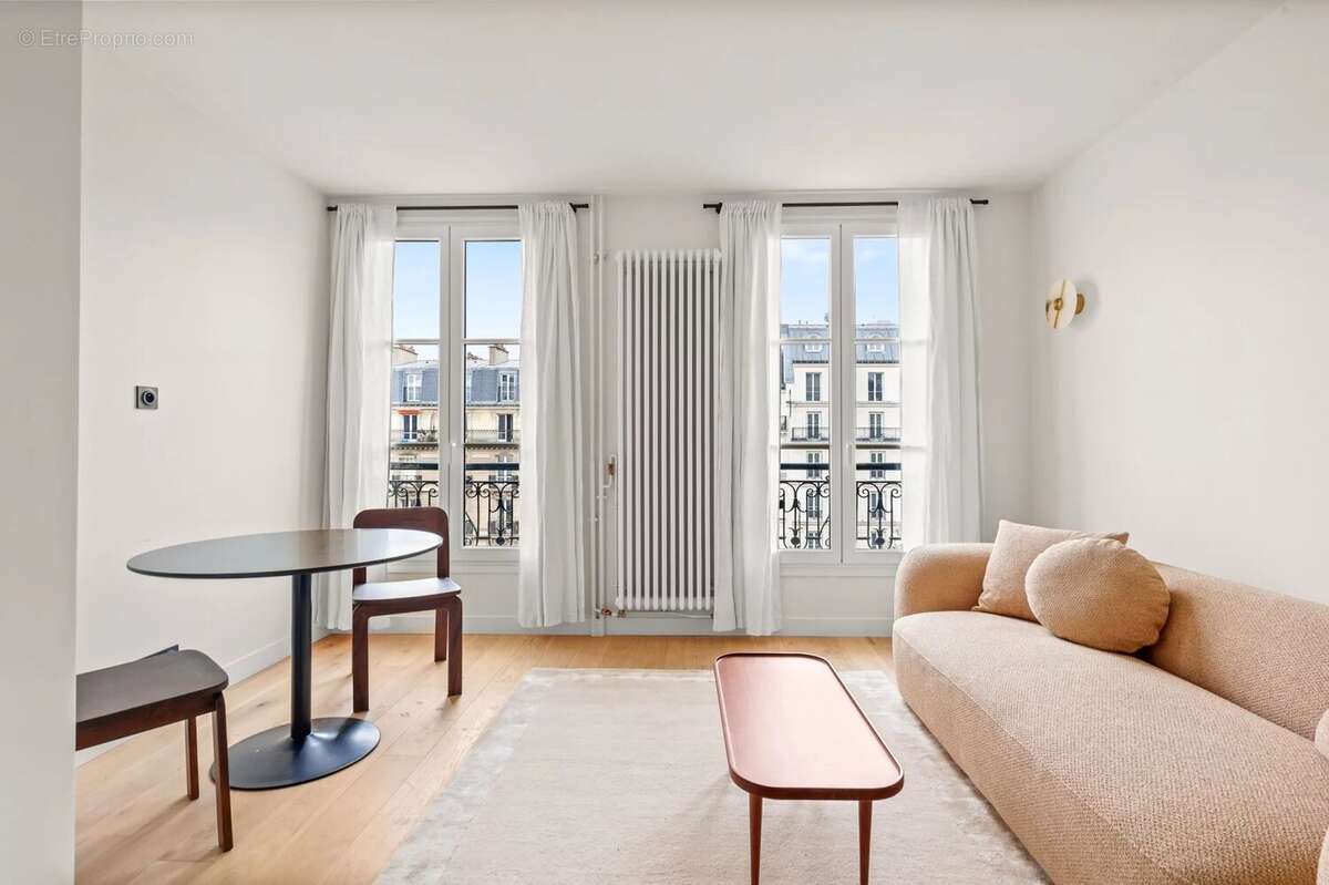 Appartement à PARIS-17E