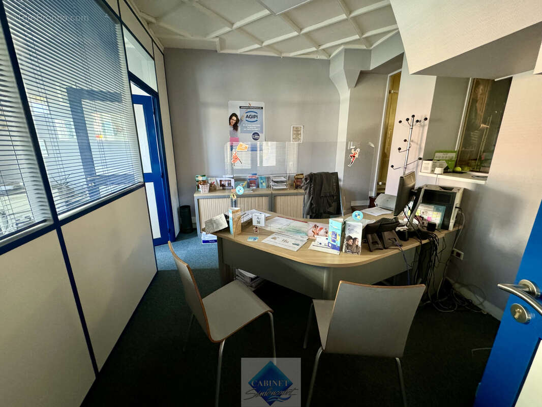 Immeuble avec bureaux et appartement à Eu 76260 - photo 2