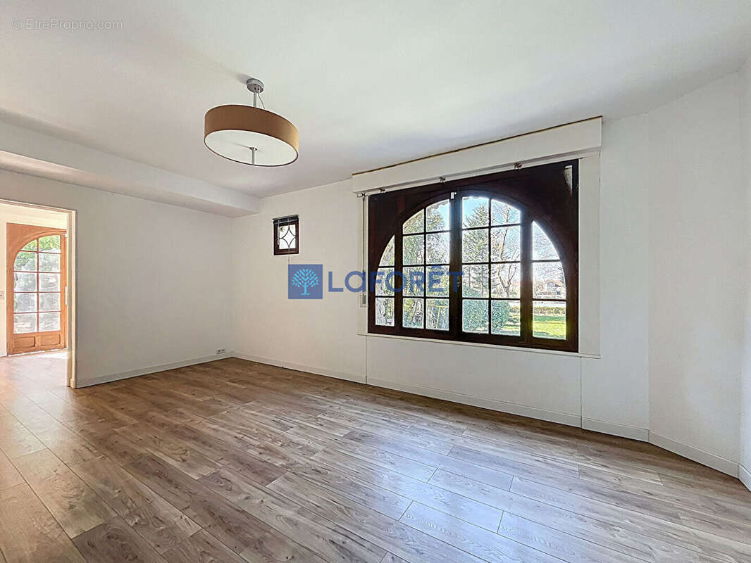 Maison à SAINTRY-SUR-SEINE