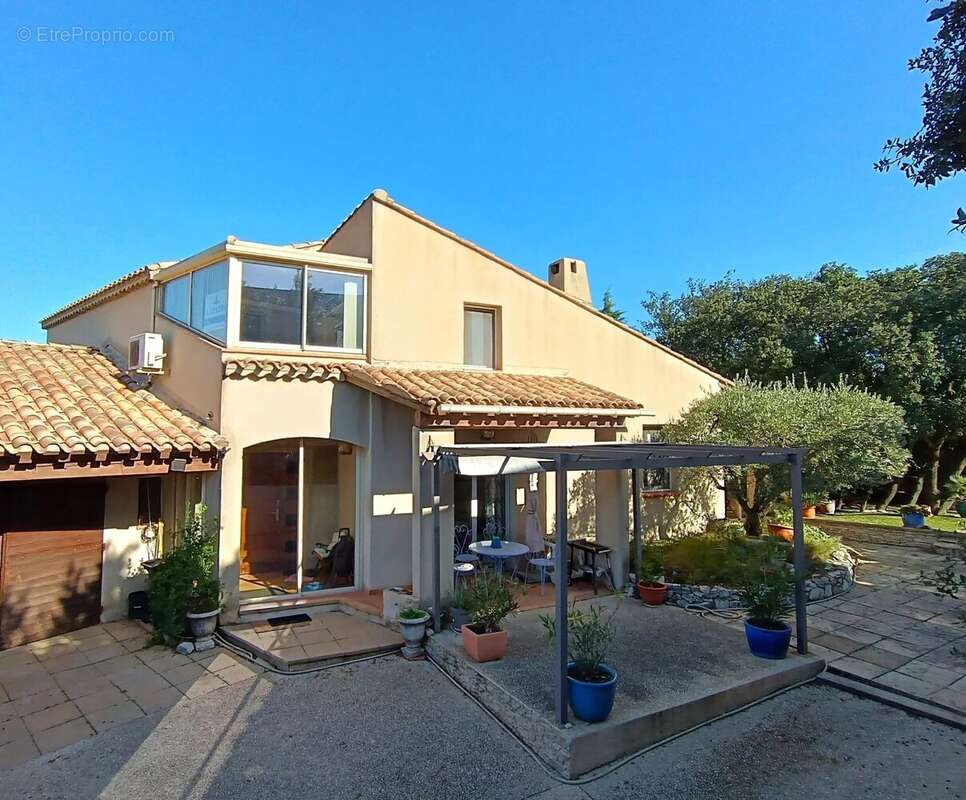 Maison familiale de caractère de 155 m2 avec piscine - photo 2