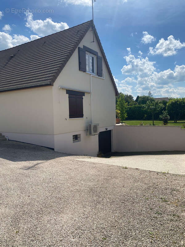 Maison à HOUDAN