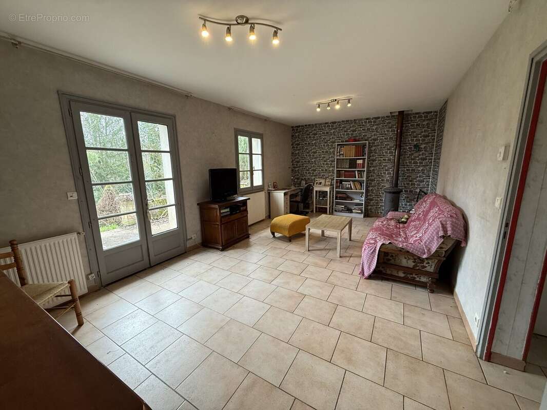 Maison à YVRAC-ET-MALLEYRAND