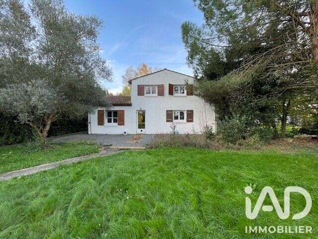 Maison 109 m² à Nieul-Les-Saintes  - photo 2