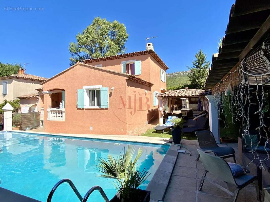 Chateauneuf le rouge chaleureuse maison familiale  commodites a pied - photo 31