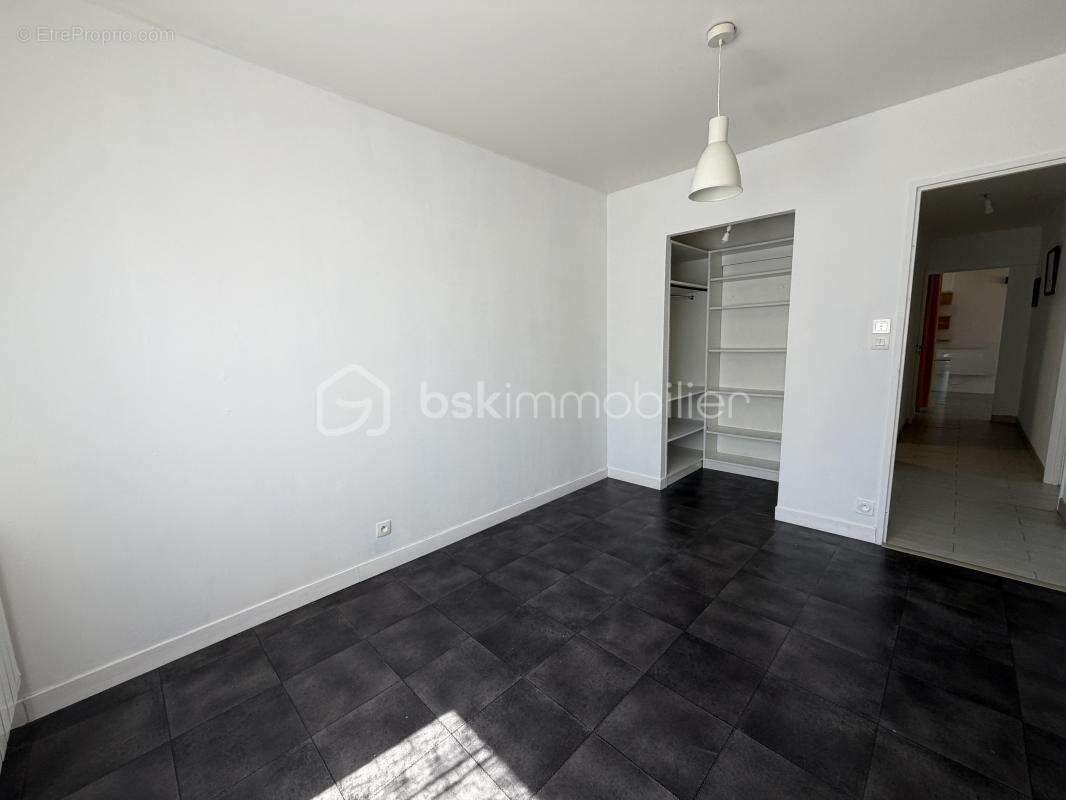 Appartement de plain pied entièrement rénové - photo 7