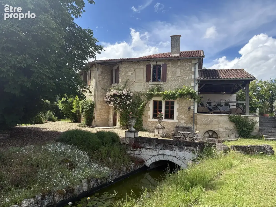 Photo Maison à Verteillac au prix de 371 000€