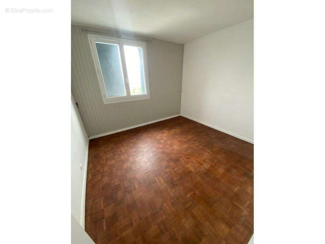 Appartement à LES CLAYES-SOUS-BOIS