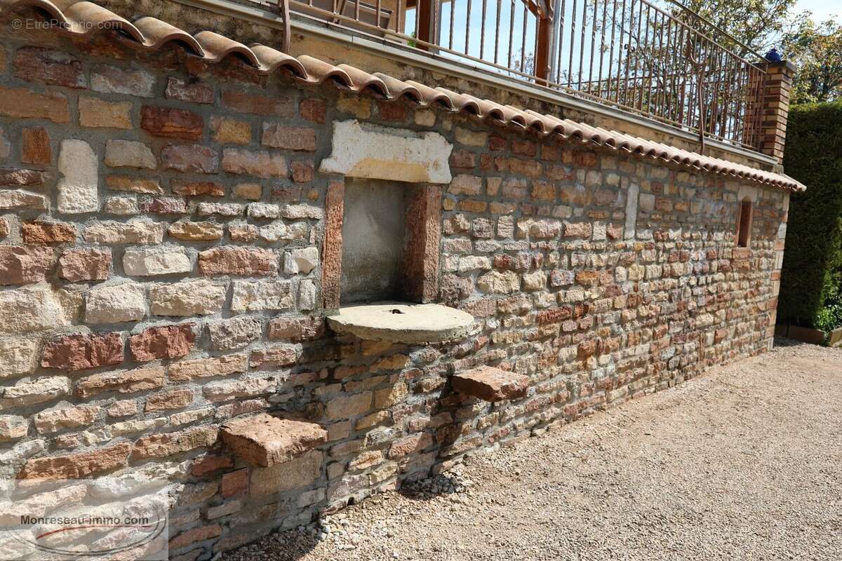 Maison à CHEVAGNY-LES-CHEVRIERES