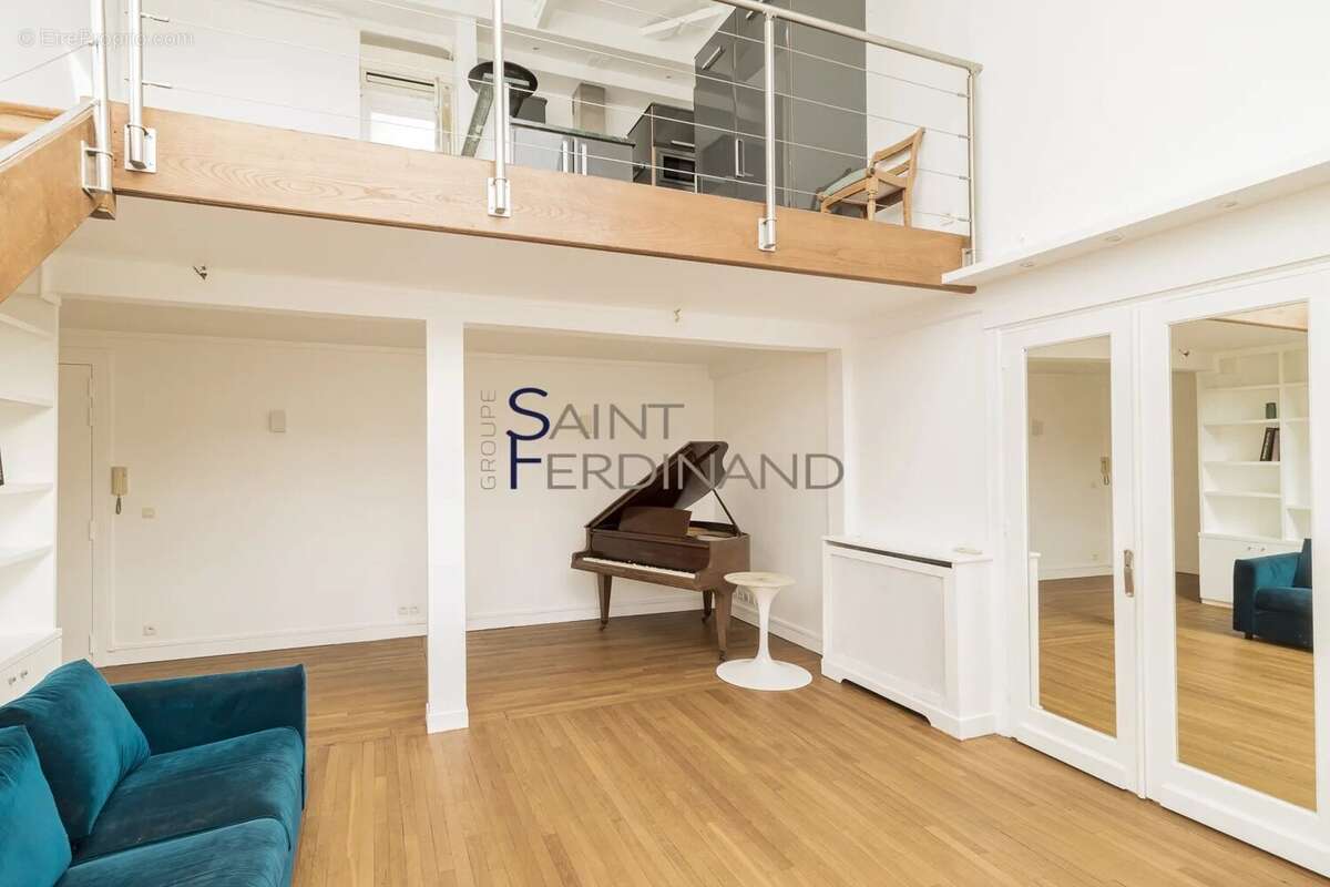 Appartement à PARIS-16E