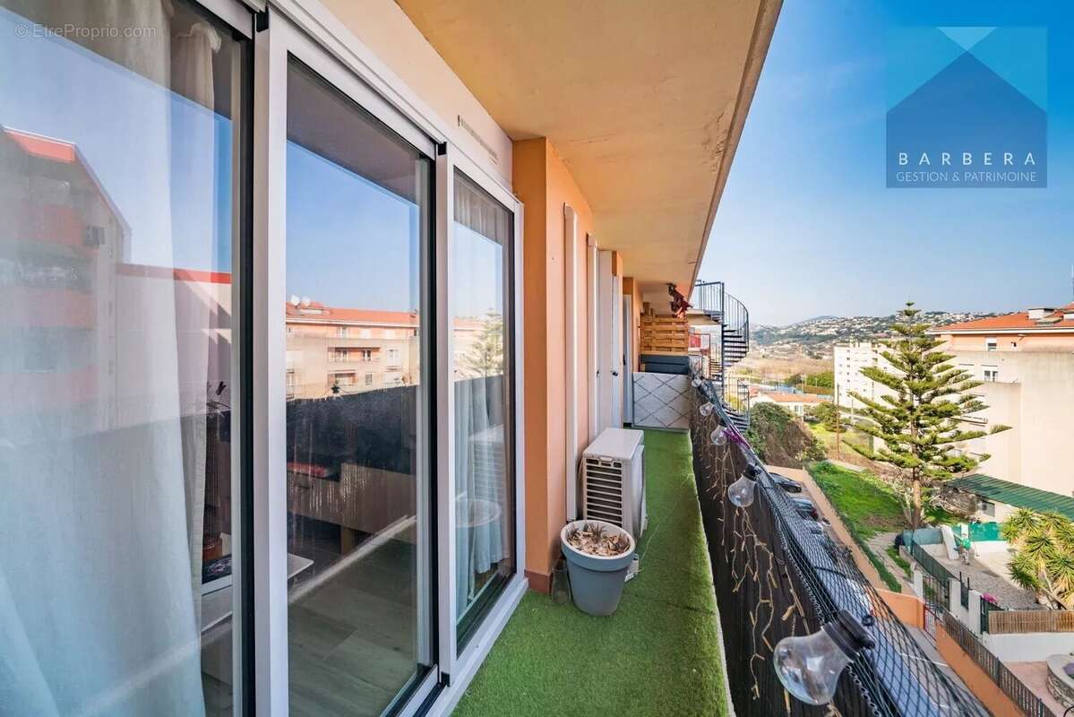 Appartement à SAINT-LAURENT-DU-VAR
