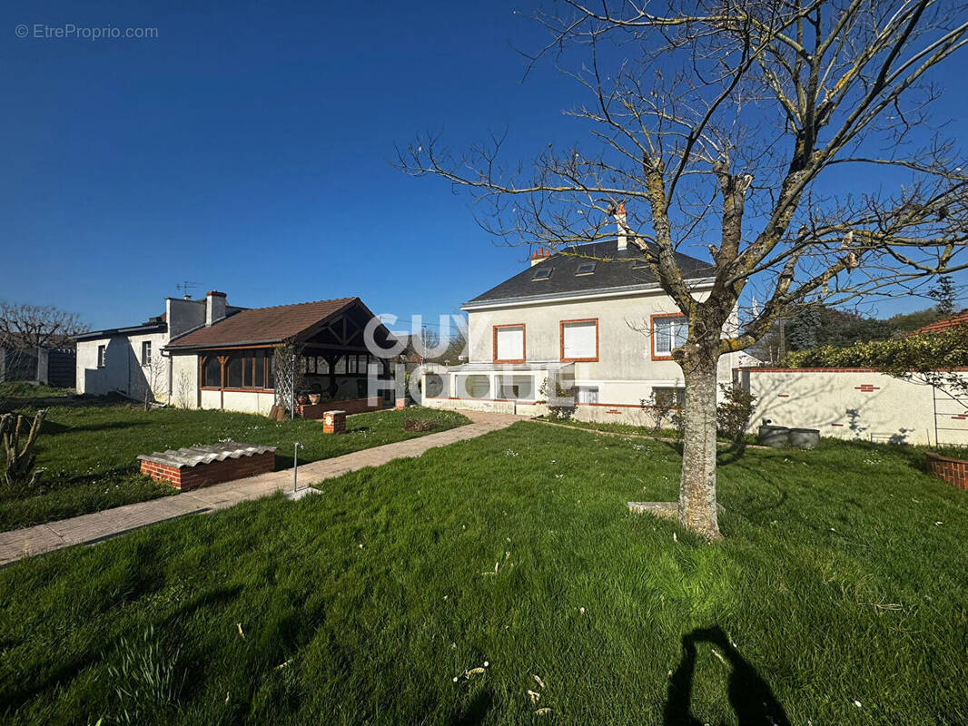 Maison à LA CHAPELLE-SAINT-MESMIN