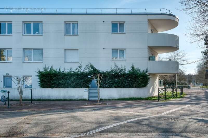 Appartement à LES CLAYES-SOUS-BOIS