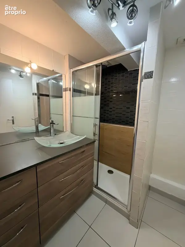 Poisat   T3 lumineux de 70 m2 avec terrasse couverte de 16 m2 sur la verdure - photo 6