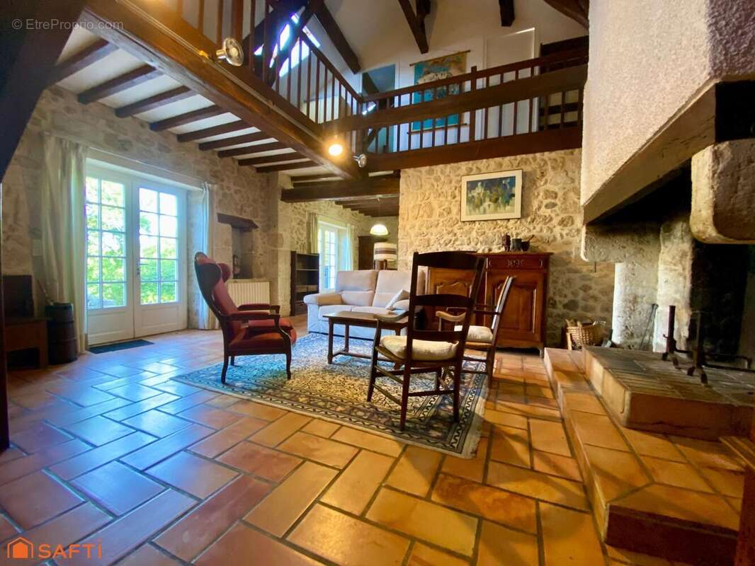 Maison 200 m² à Sainte-Colombe-De-Villeneuve  - photo 8