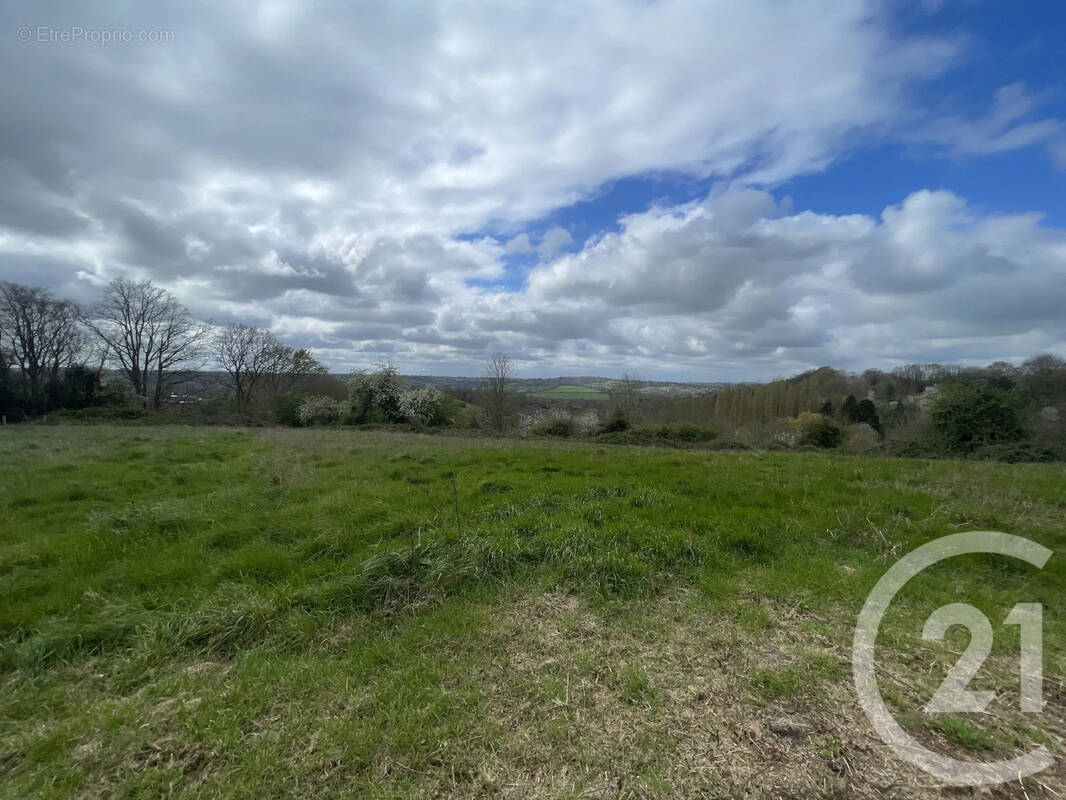 Terrain à CORMEILLES