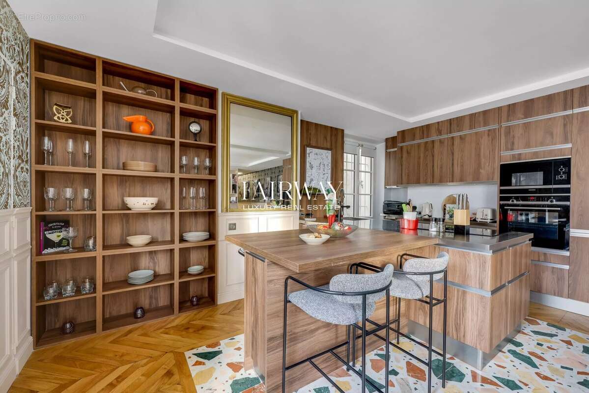 Appartement à PARIS-17E